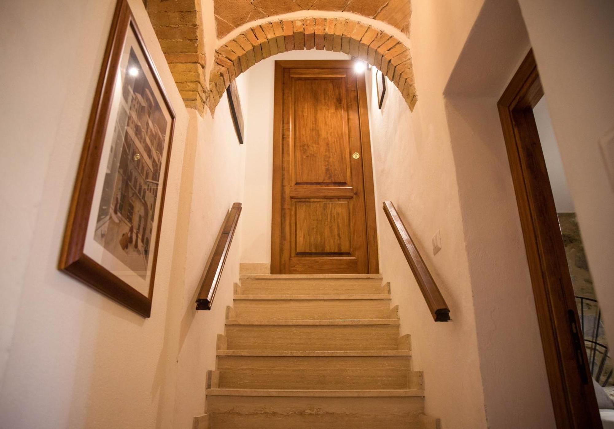 Bio Agriturismo Poggio Aione 萨杜勒尼亚 外观 照片