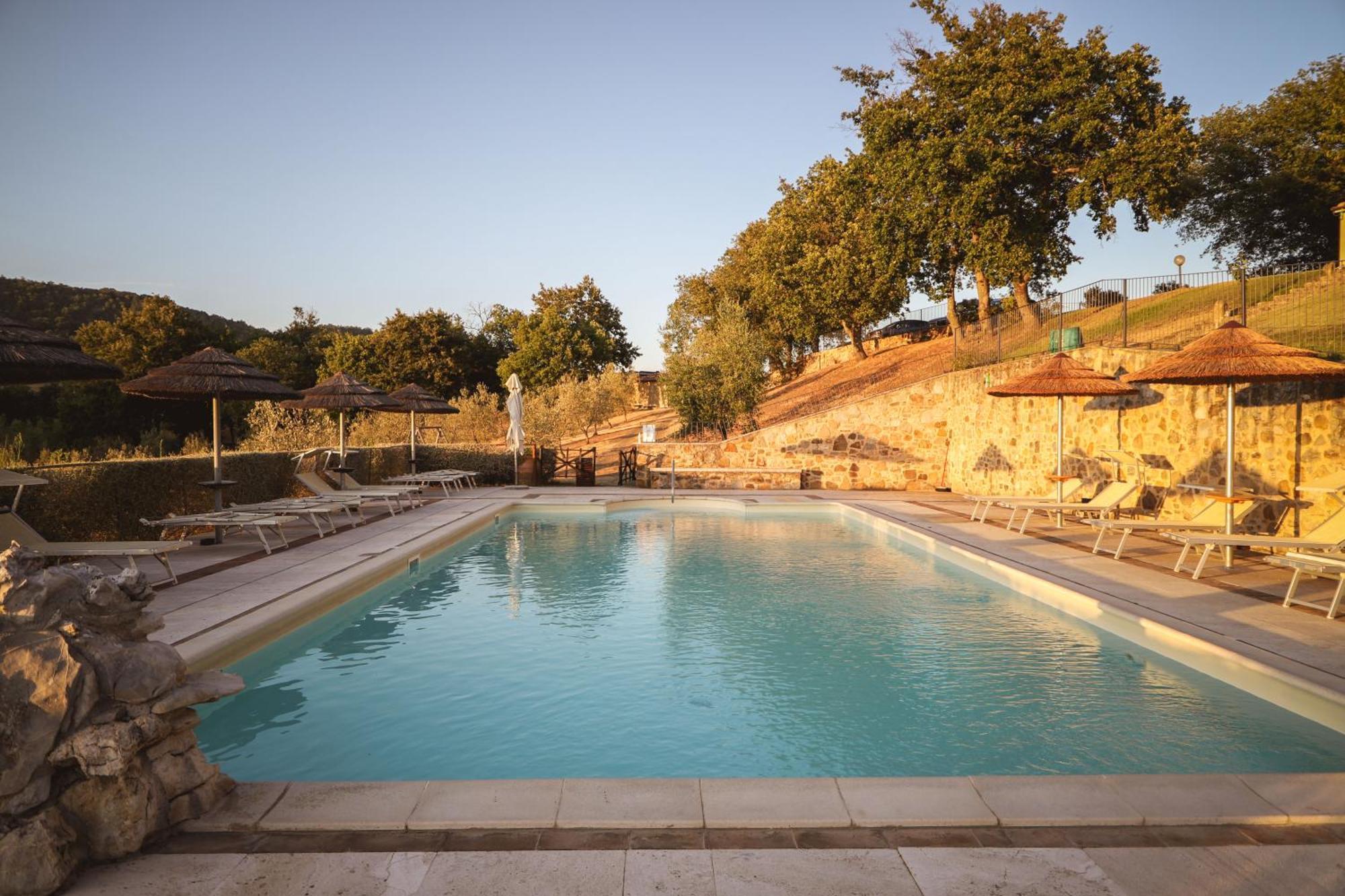 Bio Agriturismo Poggio Aione 萨杜勒尼亚 外观 照片