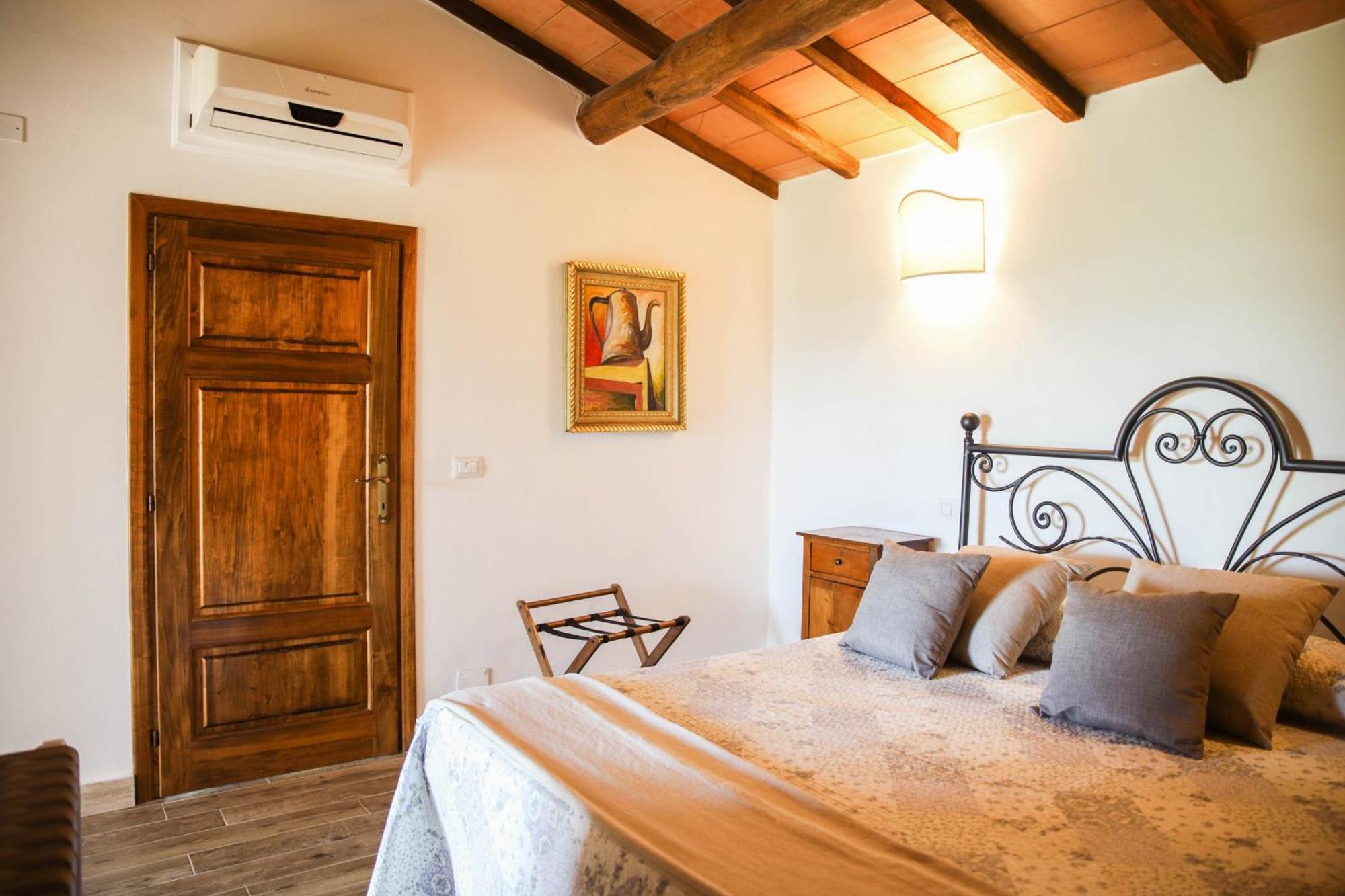 Bio Agriturismo Poggio Aione 萨杜勒尼亚 外观 照片